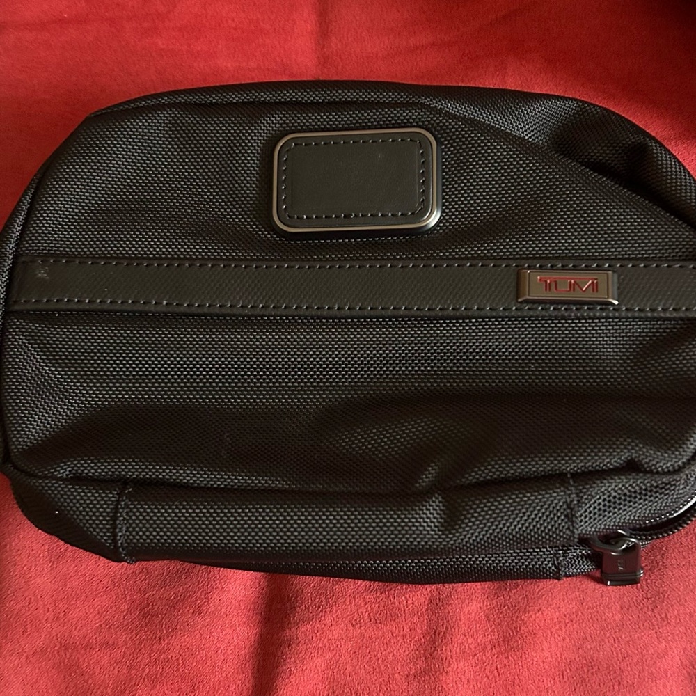 Tumi Alpha 3 split travel kit